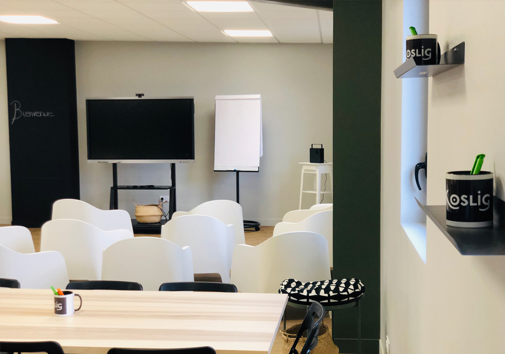 Ifs (14) : Tables avec équipement audiovisuel et informatique Ifs (14) : Tables avec équipement audiovisuel et informatique