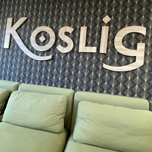 Mur avec logo Koslig